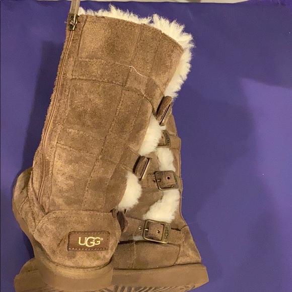 Ugg’s with buckle detail - Picture 4 of 6